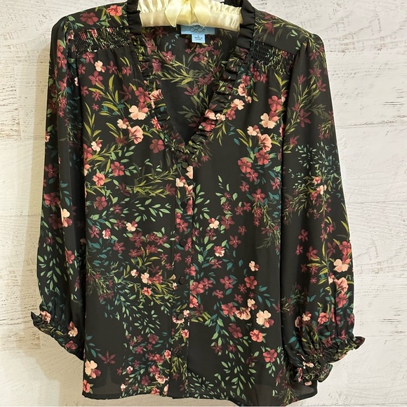 CeCe Women’s Floral Print Ruffled V-Neck Button Front Blouse - Picture 3 of 15